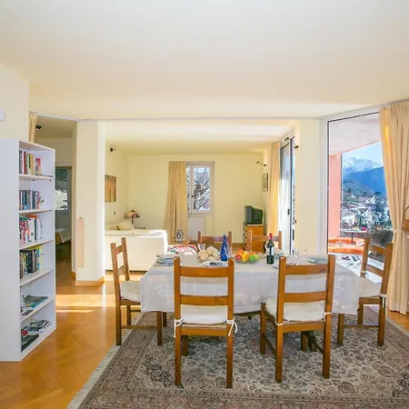 شقة Sleeps 6 ميزّيجرا