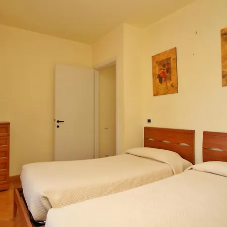 Sleeps 6