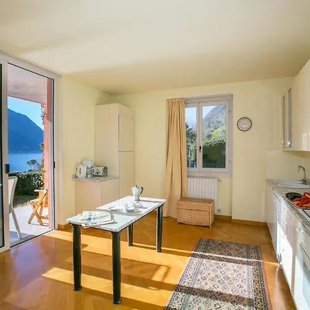 Sleeps 6 شقة
